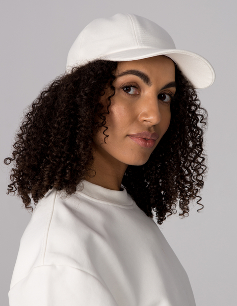 CZAPKA Z DASZKIEM BOB OFF WHITE
