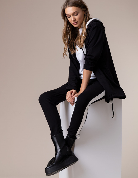 BLACK ZIP-UP SWEATSHIRT