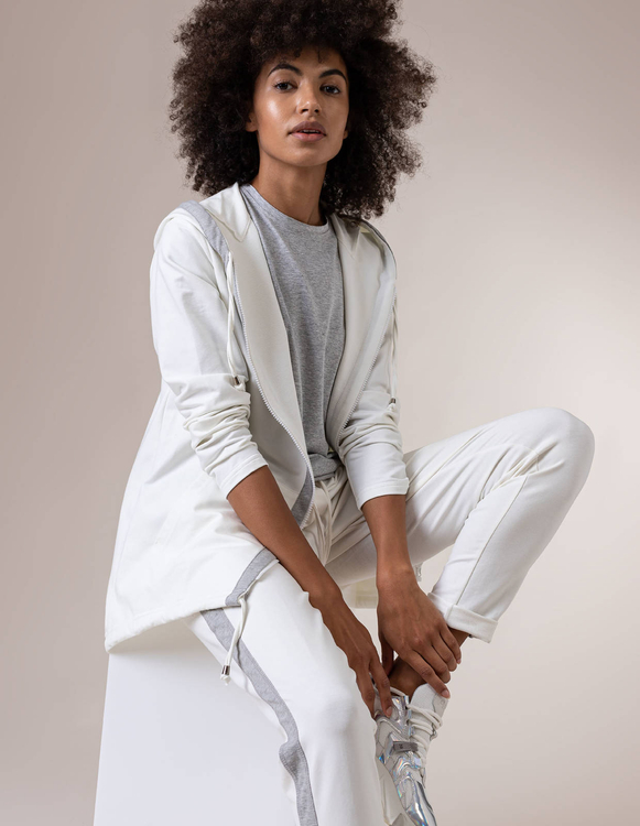 CREAM-COLORED ZIP-UP SWEATSHIRT