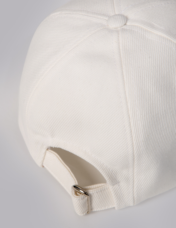 CZAPKA Z DASZKIEM BOB OFF WHITE