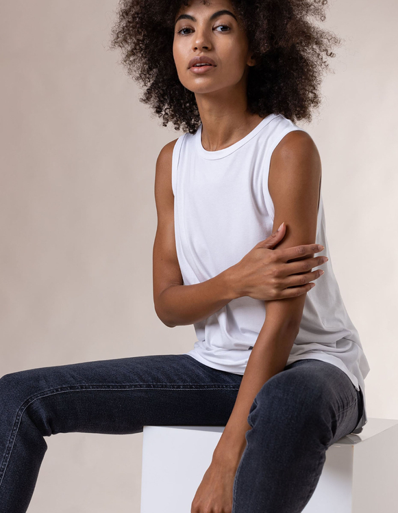 WHITE TOP WITH WIDE STRAPS