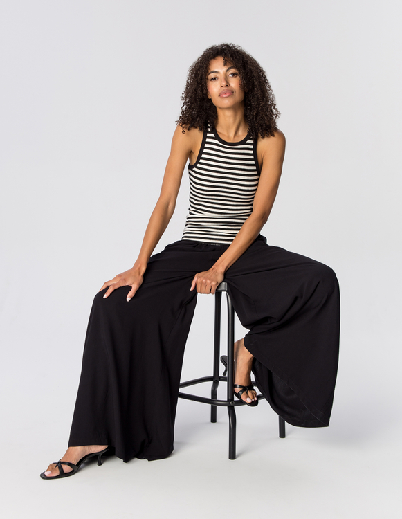 TOP IRIS BLACK STRIPES