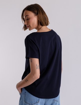 GRANATOWY LUŹNY T-SHIRT W SEREK