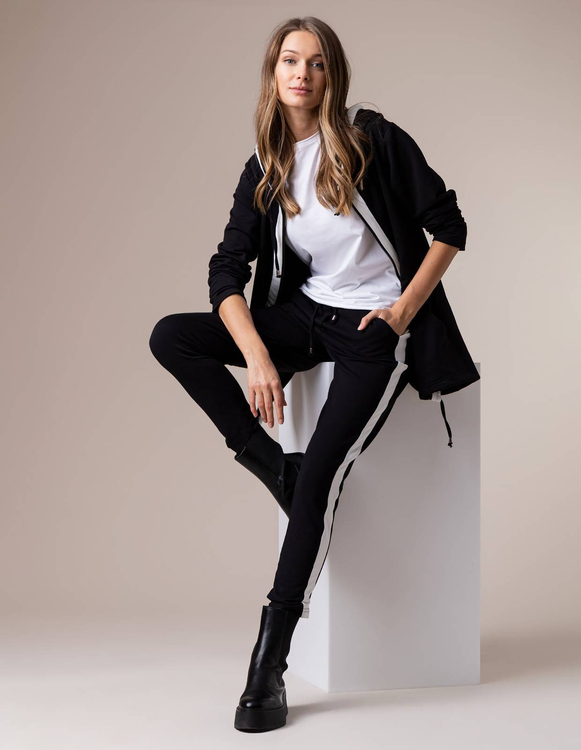 BLACK ZIP-UP SWEATSHIRT